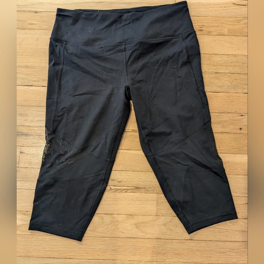 Victoria Secret Sport Capri Leggings size Large